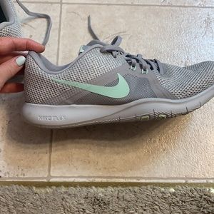 Nike Casual Athletic Shoes Size 9 Grey